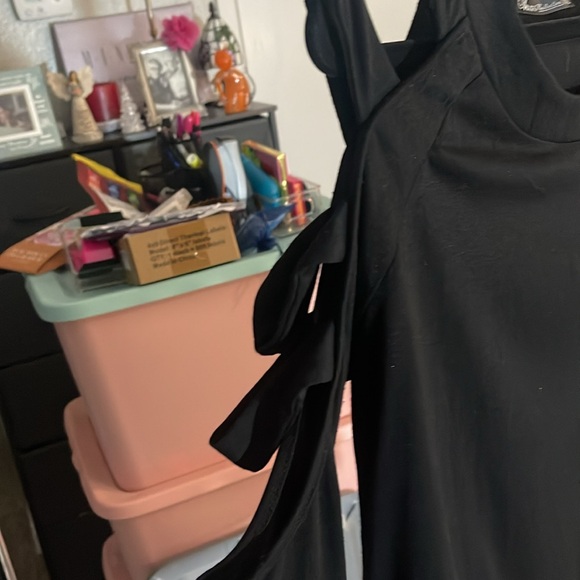 AUXO Collection SZ XXL Black Open Shoulder Top - Picture 3 of 6